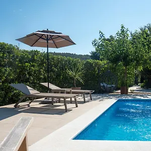 Apartment Cule, Palit